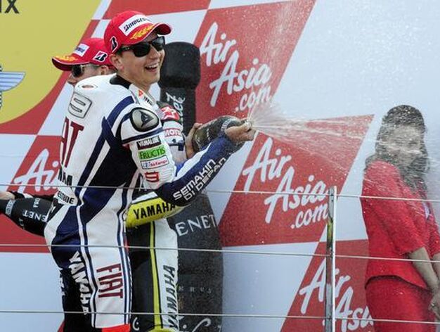 Lorenzo celebra su victoria en MotoGP.

Foto: EFE/ AFP/ Reuters