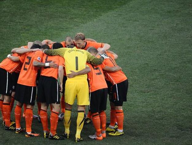 Holanda da la sorpresa y se mete en semifinales dejando fuera a Brasil en cuartos de final. / AFP