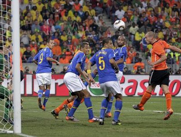 Holanda da la sorpresa y se mete en semifinales dejando fuera a Brasil en cuartos de final. / Reuters
