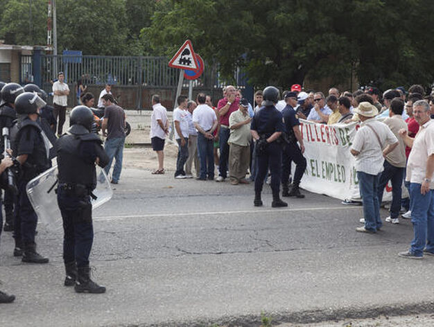 Los trabajadores de Astilleros protestan de nuevo cortando el tr&aacute;fico. 

Foto: Jaime Mart&iacute;nez