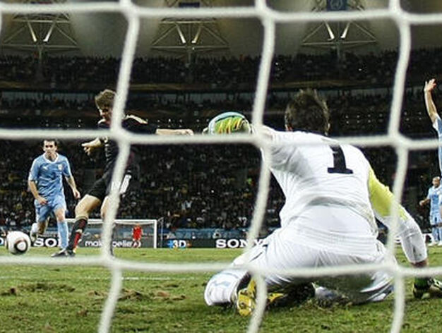 Alemania acaba tercera tras derrotar a Uruguay en la final de consolaci&oacute;n. / Reuters