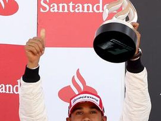 Lewis Hamilton consigue el segundo puesto.