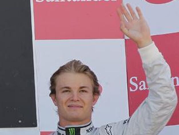 Nico Rosberg alcanza el tercer puesto.
