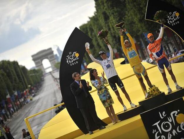 El podio del Tour: Contador, Schleck y Menchov.

Foto: EFE/ AFP/ Reuters