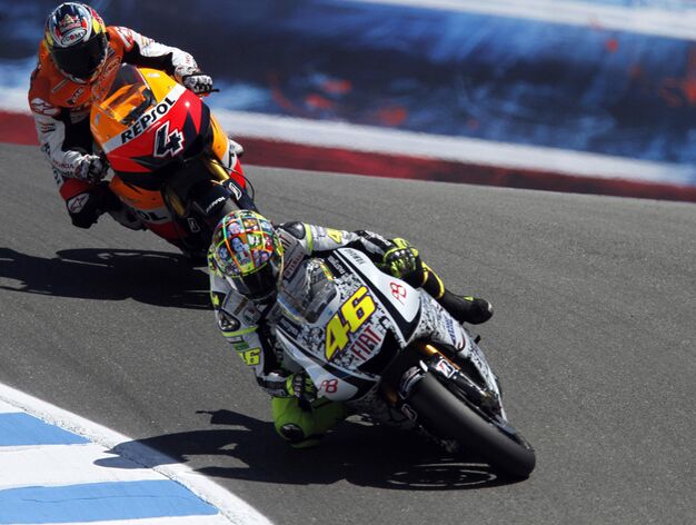 Adelantamiento de Rossi a Dovizioso en el MotoGP de EEUU. 

Foto: DAVID ROYAL.