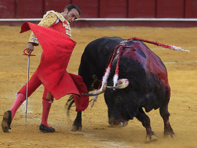 El torero Enrique Ponce en una de sus faenas.

Foto: Sergio Camacho