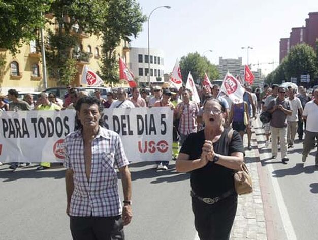 Los empleados del Ayuntamiento de La L&iacute;nea contin&uacute;an sus protestas por el impago de la n&oacute;mina

Foto: Erasmo Fenoy