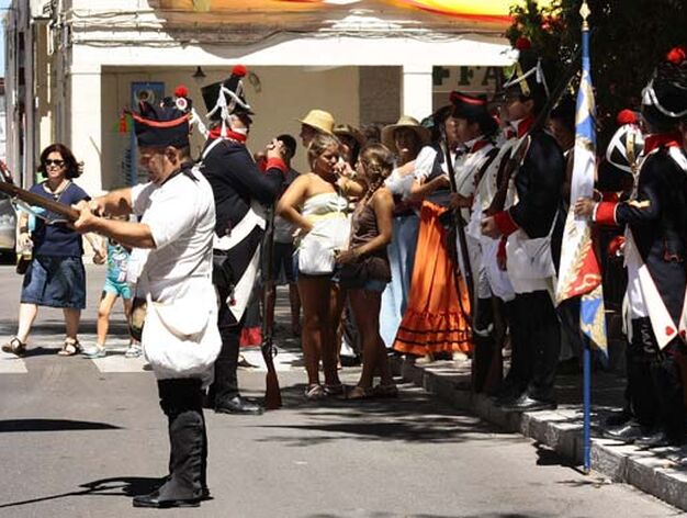 La barriada de Puntales disfruta de las Fiestas del Ca&ntilde;onazo

Foto: Almudena Torres