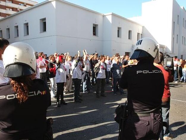 Miles de ciudadanos secundan la huelga general del 29-S en Huelva.

Foto: Esp&iacute;nola &middot; Paqui Segarra