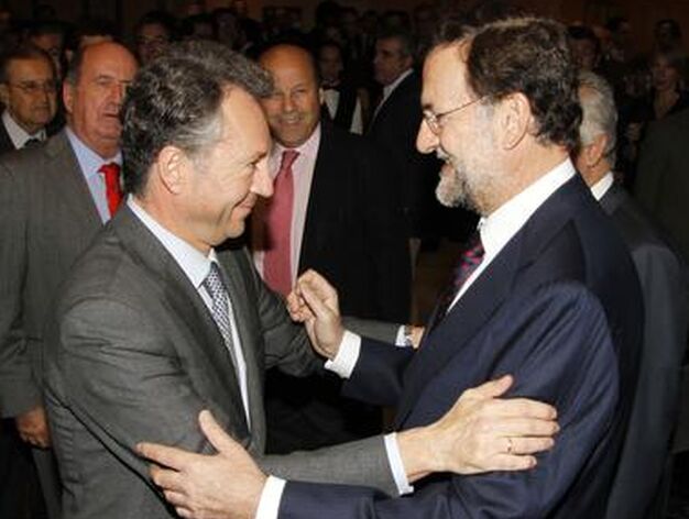 Jos&eacute; Joly saluda a Mariano Rajoy.

Foto: Juan Carlos Vazquez / Victoria Hidalgo