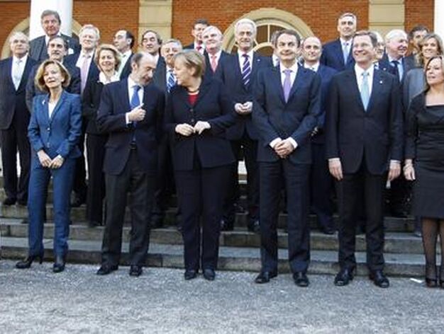 Foto de familia de las delegaciones espa&ntilde;ola y alemana.

Foto: Reuters