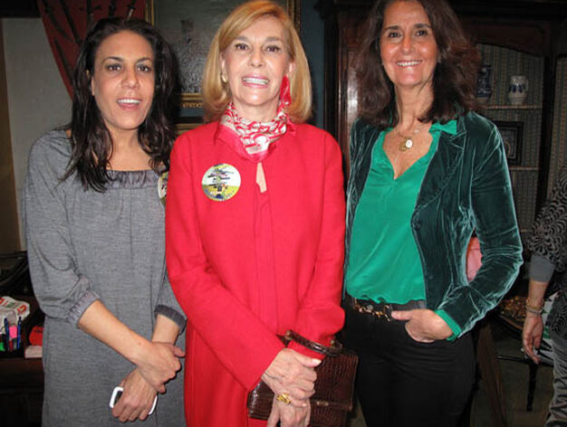 Miriam B&aacute;ez, Conchita Esp&iacute;nola, esposa de El Litri, y Queta Fern&aacute;ndez-Govantes.

Foto: Victoria Ram&iacute;rez