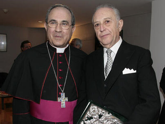 Cano-Romero junto al arzobispo antes del preg&oacute;n.

Foto: Juan Carlos Munoz