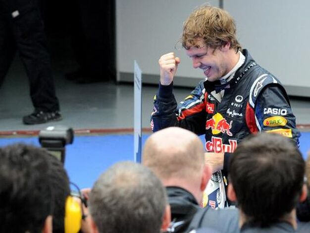 Vettel reafirma su dominio tras vencer tambi&eacute;n en el segundo Gran Premio de la temporada. / AFP