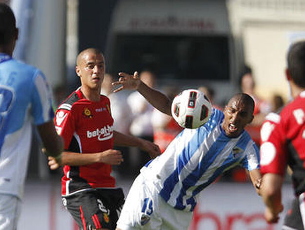 El M&aacute;laga CF golea al Mallorca con un doblete de Baptista (3-0)

Foto: Sergio Camacho