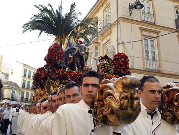 El buen tiempo acompa&ntilde;a a las procesiones en este primer d&iacute;a de Semana Santa

Foto: Sergio Camacho