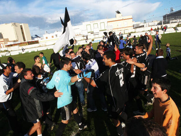 Los linenses empatan sin goles en Puerto Real y celebran el t&iacute;tulo de campe&oacute;n de Liga.

Foto: Paco Guerrero