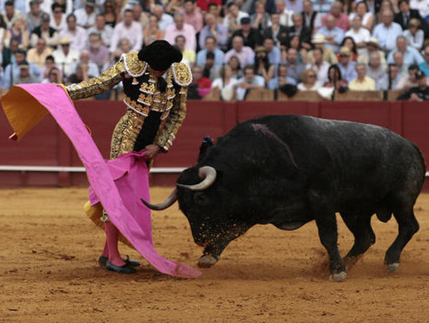 El quinto toro fue para Manuel Jes&uacute;s 'El Cid'.

Foto: Juan Carlos Mu&ntilde;oz