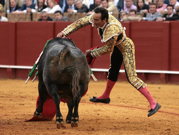 El quinto toro fue para Manuel Jes&uacute;s 'El Cid'.

Foto: Juan Carlos Mu&ntilde;oz