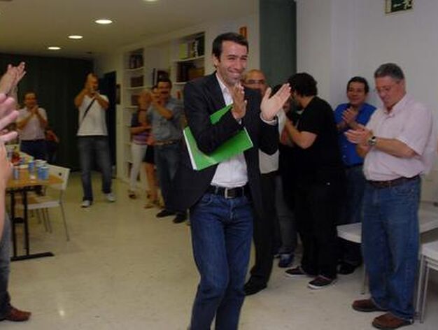 Andalucistas aplauden al candidato Santiago Casal.

Foto: Manuel Aranda