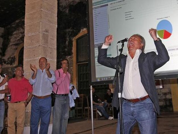 Pacheco, euf&oacute;rico, tras conocer los resultados de la jornada electoral.

Foto: Juan Carlos Toro