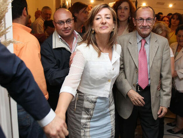 La alcaldesa Pilar S&aacute;nchez y otros candidatos, ayer.

Foto: Miguel &Aacute;ngel Gonz&aacute;lez