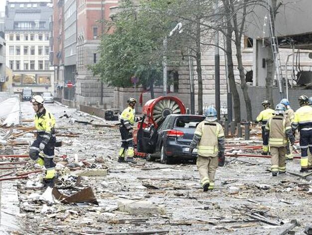Dos ataques sacuden la capital noruega, el primero con un coche bomba en el centro de la ciudad y el segundo en un campamento juvenil.

Foto: EFE