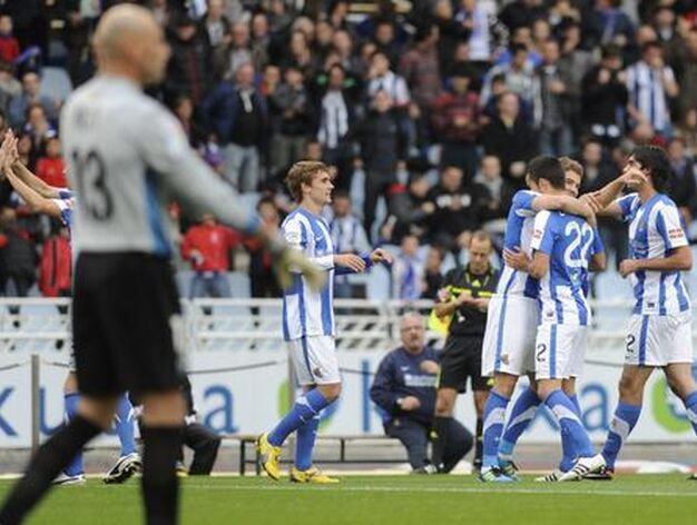 La Real Sociedad gana al M&aacute;laga tras una espectacular remontada (3-2)

Foto: Javier Etxezarreta / Efe