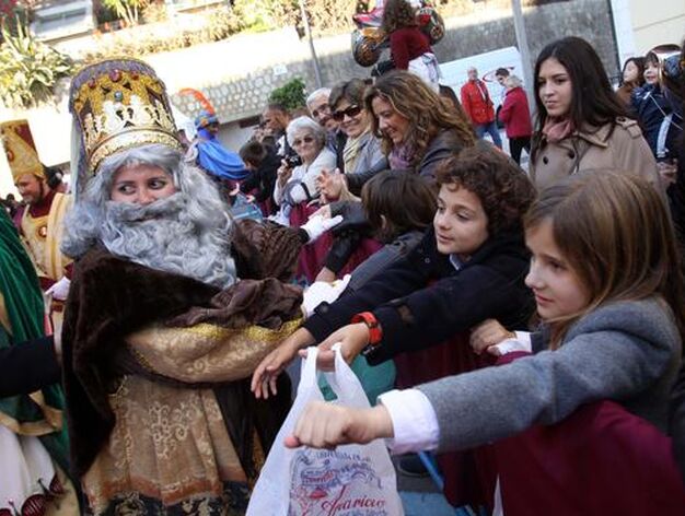 La Cabalgata de los Reyes Magos llen&oacute; las calles de M&aacute;laga de ilusi&oacute;n

Foto: Migue Fernandez