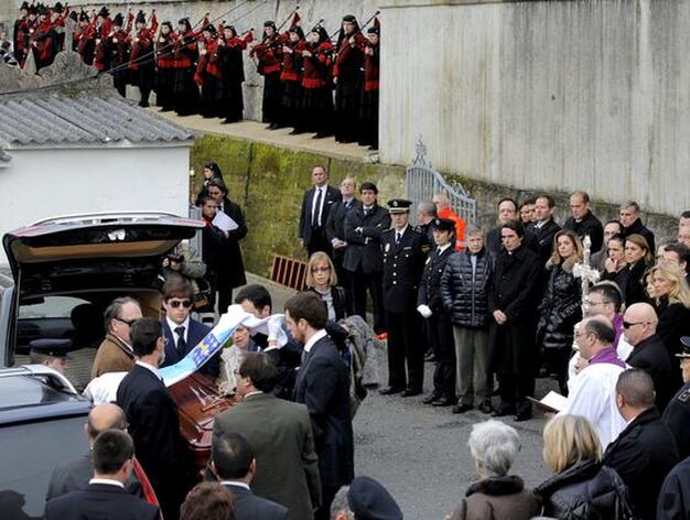 Los restos de Manuel Fraga en Perbes.

Foto: Efe/Reuters