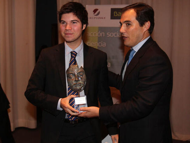 Montalvo recoge el premio de manos de Nieto.

Foto: O. Barrionuevo / lvaro Carmona