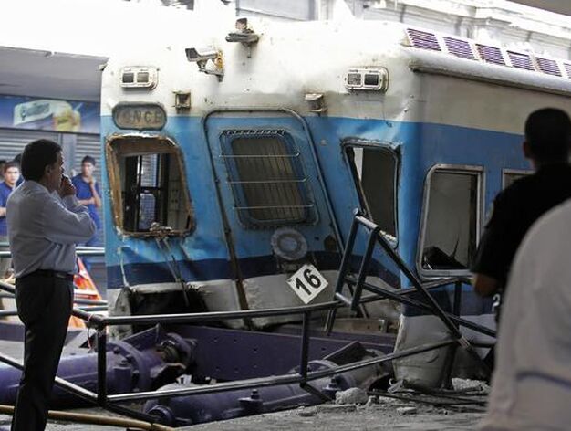 Estado en el que qued&oacute; uno de los trenes.

Foto: Reuters