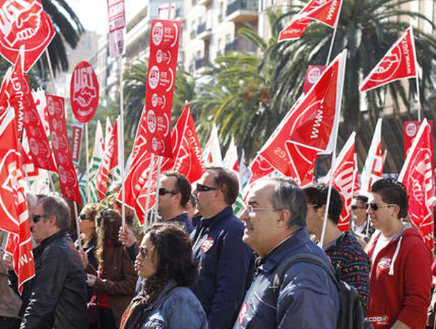 Los sindicatos re&uacute;nen a unas 15.000 de personas en una nueva protesta contra la reforma laboral. 

Foto: Sergio Camacho