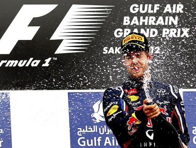 Sebastian Vettel celebra su victoria en el Gran Premio de Bahr&eacute;in.

Foto: EFE