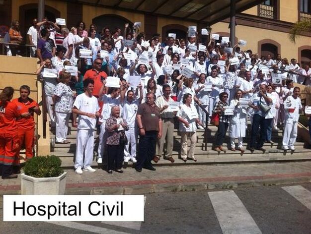 Protestas en la puerta del Hospital Civil