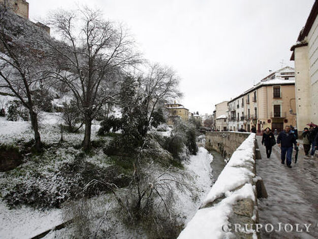 La nieve blanque&oacute; la ciudad en la festividad del 28-F y provoc&oacute; hasta 200 incidencias.

Foto: Lucia Rivas