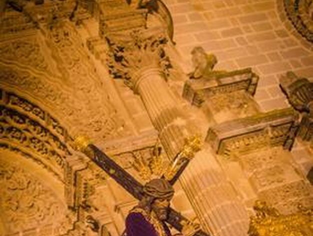 El Se&ntilde;or de la V&iacute;a Crucis saliendo de la Catedral.

Foto: Manu Garcia