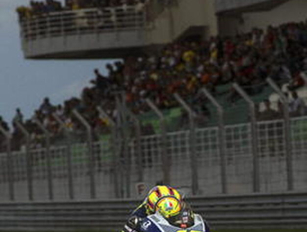 Pedrosa se impone a M&aacute;rquez y Lorenzo en MotoGP. 

Foto: EFE