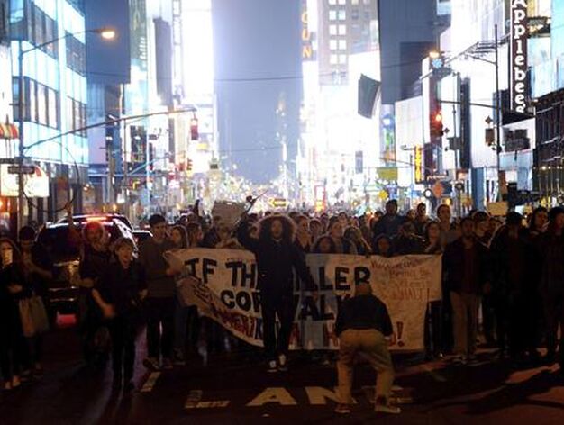 Nueva York tambi&eacute;n se sum&oacute; a las protestas por la absoluci&oacute;n del polic&iacute;a que dispar&oacute; a Michael Brown. 

Foto: EFE