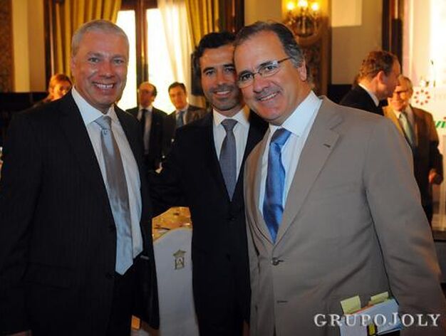Rui Manuel Costa, director de Corporativa Sur de BBVA, con Jorge Monteiro y Antonio Pires de Lima. / Bel&eacute;n Vargas / Juan Carlos V&aacute;zquez