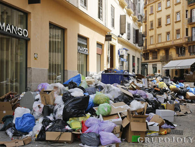 La calle La Bolsa estaba intransitable por la acumulaci&oacute;n de residuos.

Foto: Javier Albi&ntilde;ana