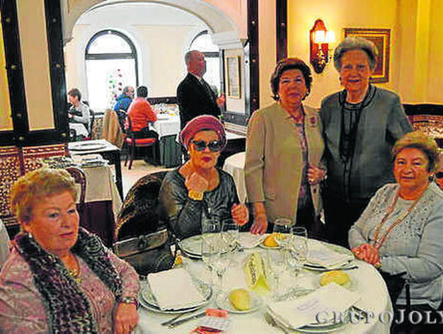 Ana Viloria, Julia Sola, Rosa Andamoyo, Juana Amaya e In&eacute;s Vidal.

Foto: Ignacio Casas de Ciria
