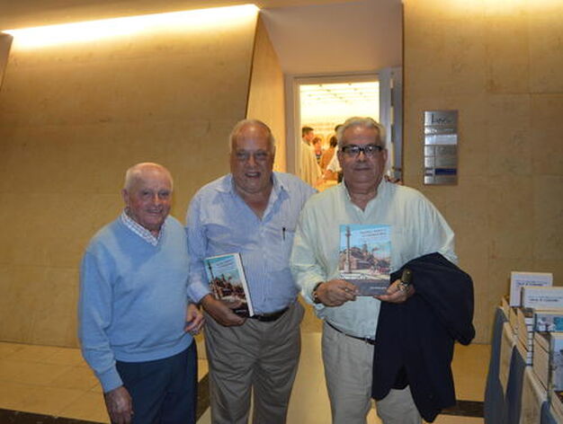 El coleccionista Pepe Marchena con Guillermo Boto y Jos&eacute; Manuel Jare&ntilde;o. 

Foto: Ignacio Casas de Ciria