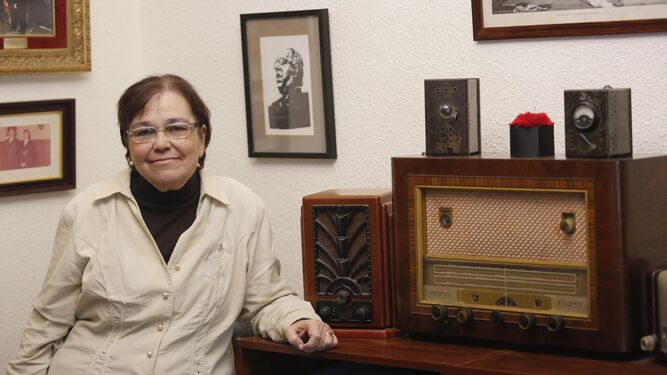 Paloma Sánchez Domínguez en el bufete de su marido, Jesús Saborido, en el que ha trabajado durante décadas.