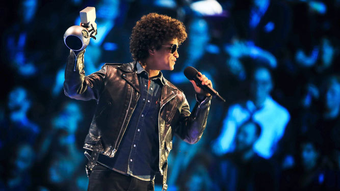 El cantante estadounidense Bruno Mars, durante una actuación para la MTV.