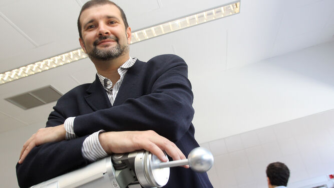El catedrático Víctor Muñoz, responsable del equipo de robótica médica de la Universidad de Málaga.