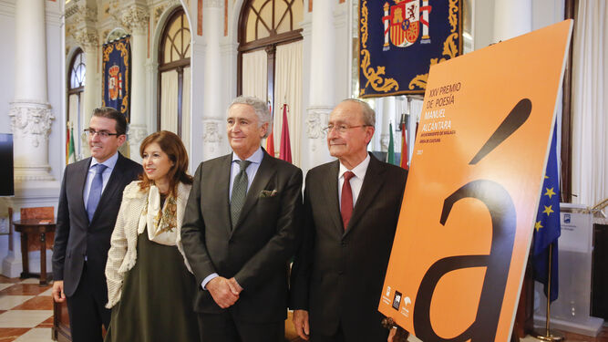 Sergio del Corral, Gemma del Corral, Antonio Pedraza y Francisco de la Torre en la presentación del Premio de poesía Manuel Alcántara.