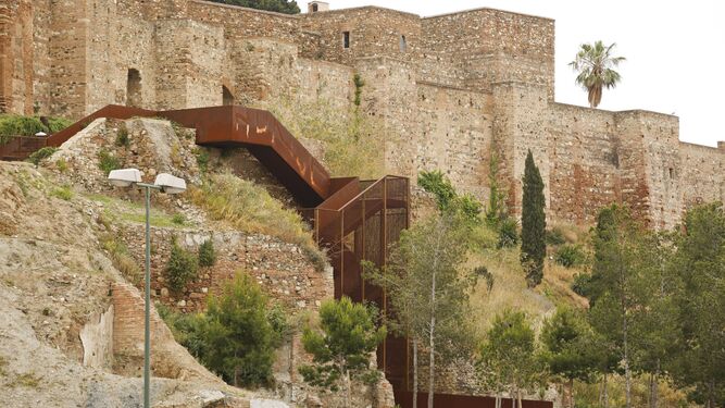 Arreglos por 70.000 euros para abrir al público la pasarela de la Alcazaba