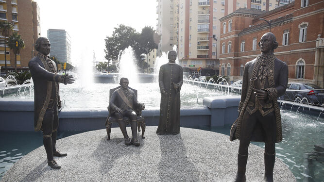 El monumento escultórico en honor a la familia Gálvez, en calle Explanada de la Estación.