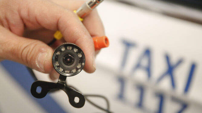 Una treintena de taxistas ya tienen cámaras de videovigilancia